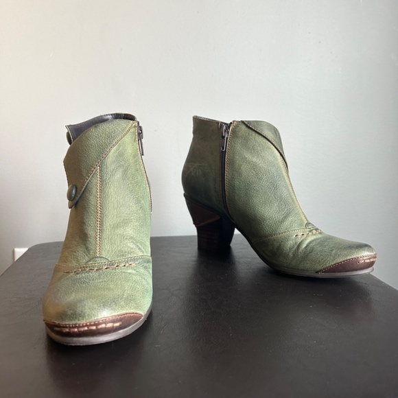 Everybody by AZ. moda Green Leather Victorian Style Ankle Boots - Picture 1 of 11